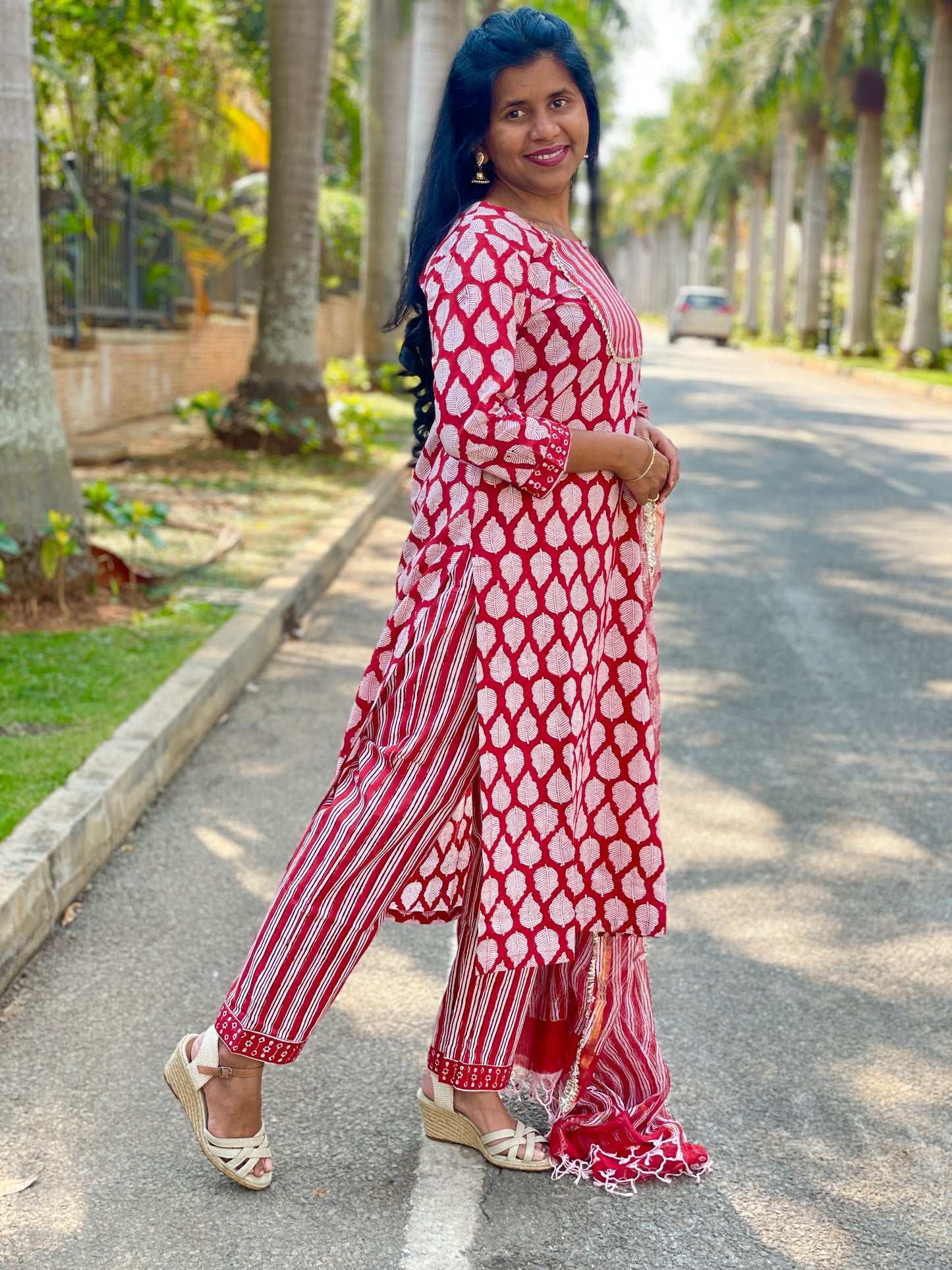 Laal Patti Handblock Print With 3/4 Sleeves Suit Set